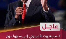 هذا الرجل الناعم هو ثعبان في فمه السم